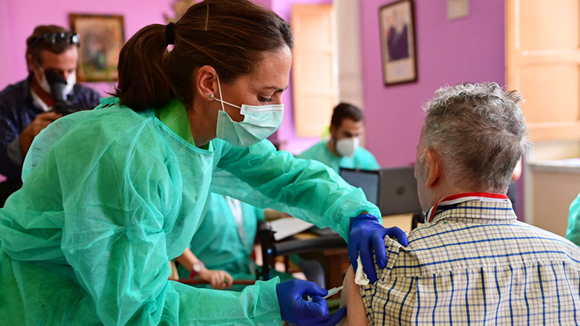 Se inicia la campaña de vacunación 2023-2024 contra la gripe y el COVID-19