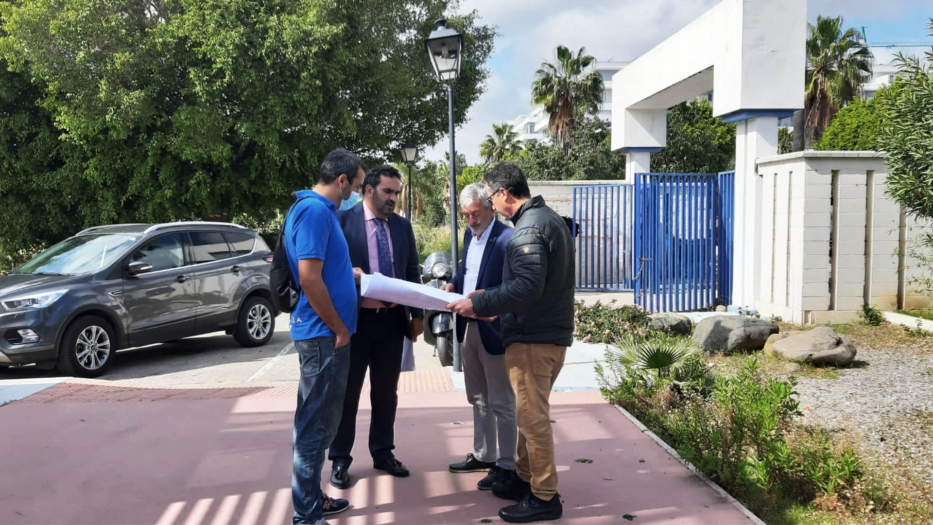 El presidente de la Federación Española de Natación visita la parcela del futuro Centro de Tecnificación