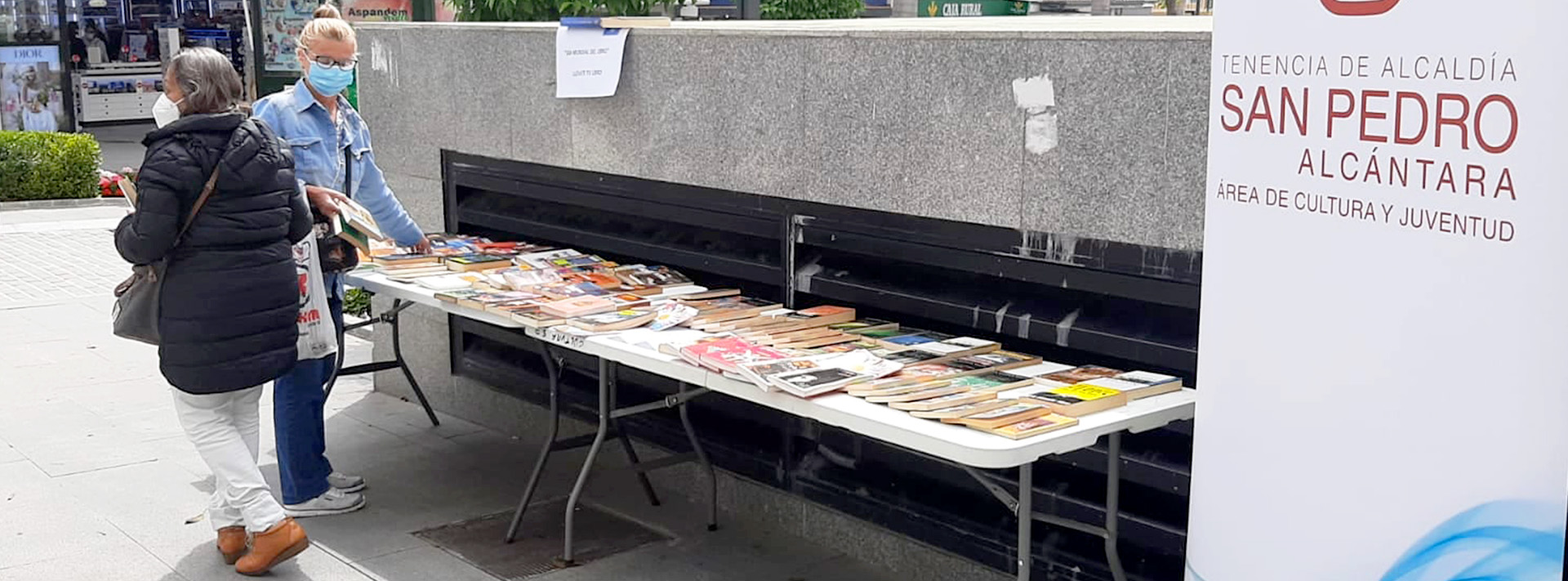 Homenaje a las librerías de San Pedro Alcántara en el