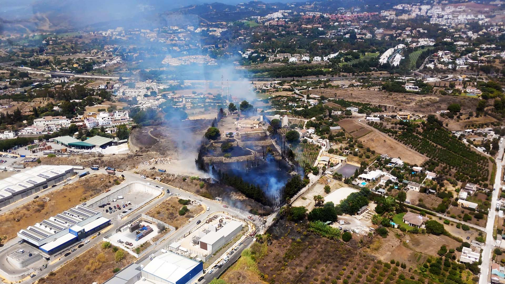 Regresa el fuego al Polígono Industrial de San Pedro Alcántara. Foto: Plan Infoca