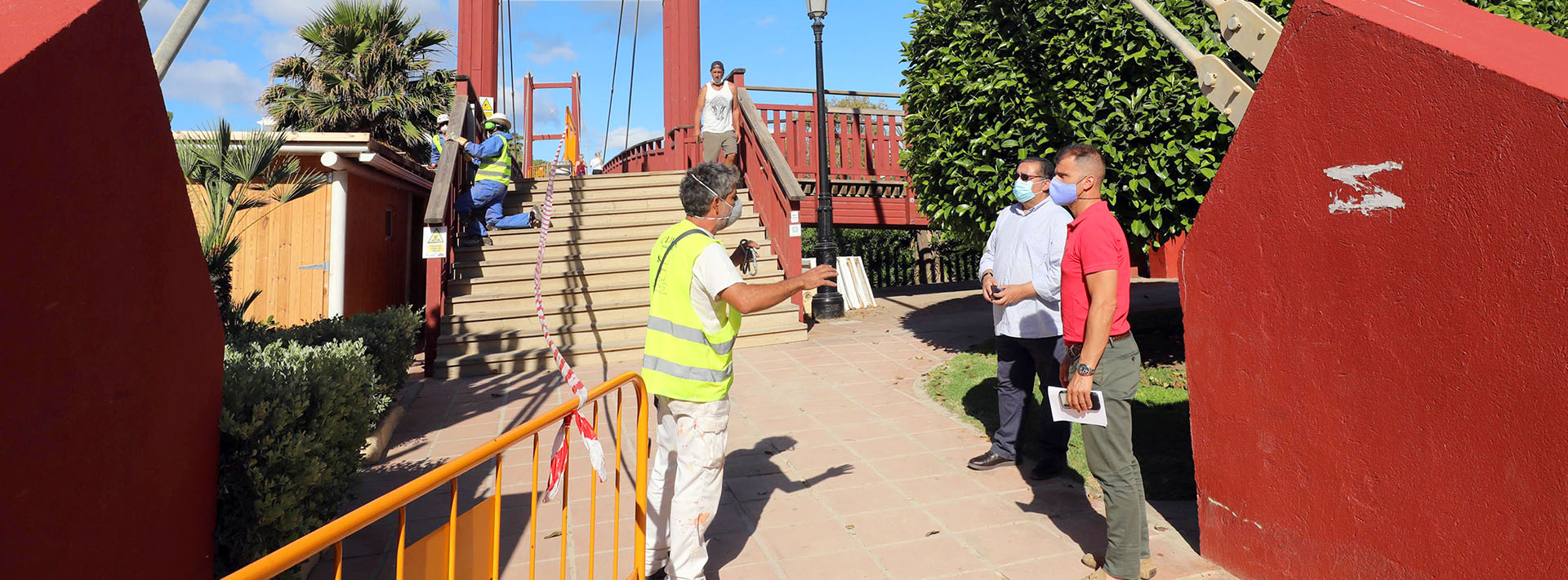 El Ayuntamiento acomete obras de mejora en la Pasarela de Río Verde