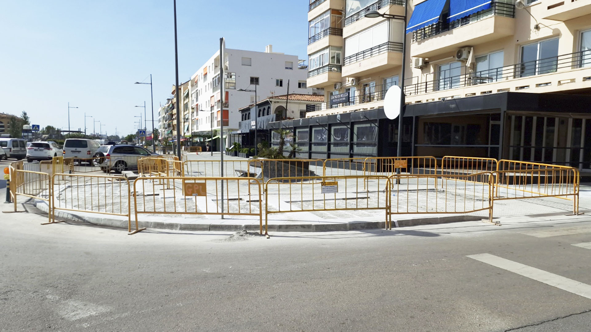 Actualmente se están realizando obras de mantenimiento en el acerado de la Avenida Luis Braille