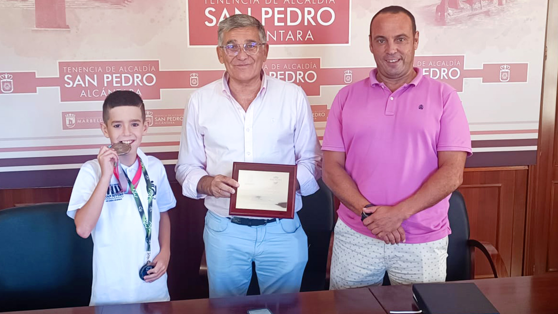 Reconocimiento a los jóvenes Carla Viegas y Manuel Pérez por sus éxitos deportivos