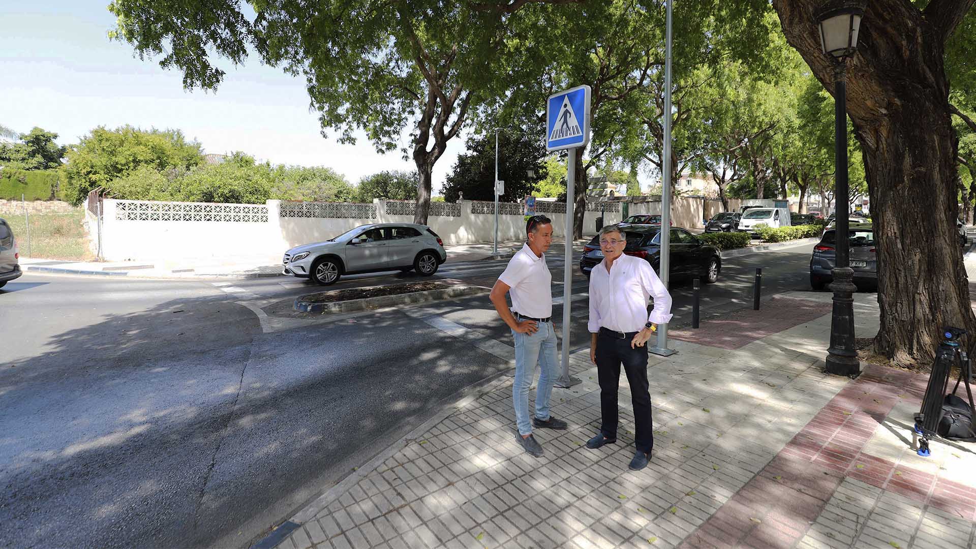 El Ayuntamiento refuerza la seguridad vial en la Avenida Virgen del Rocío
