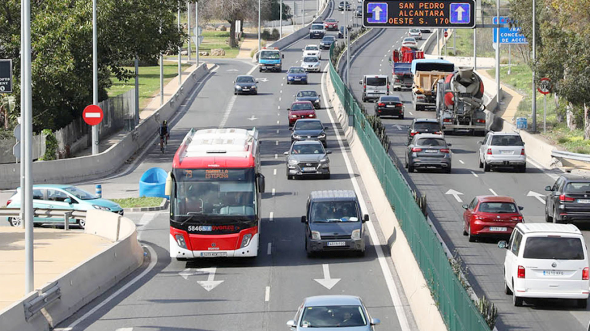 Se refuerzan este verano las líneas de autobús 12 y 13 de Nueva Andalucía y San Pedro Alcántara